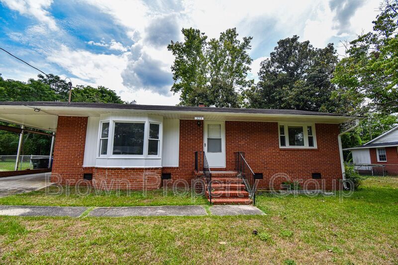 Primary Photo - 325 Richmond Dr