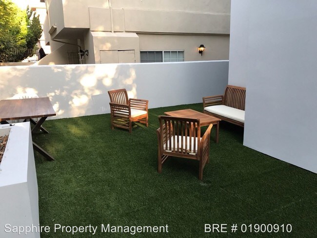 Foto del edificio - 11478 MOORPARK St