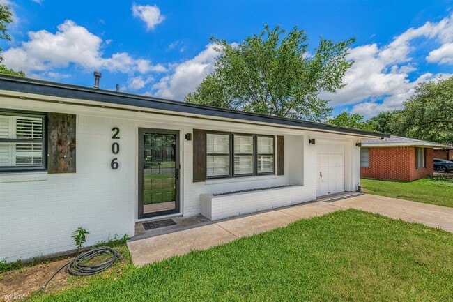 Building Photo - 3 br, 1 bath House - 206 Helena St