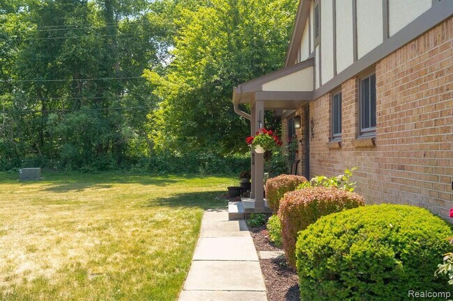 Building Photo - 1931 Allenway Ct