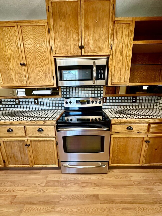 Foto del edificio - Large 3-Bedroom, 1-Bath Duplex
