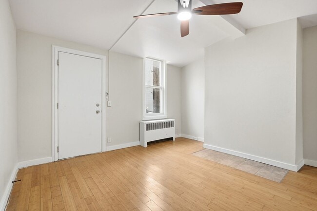 Building Photo - **Private Bloomfield 2BR Retreat – Walk to Liberty Ave, Steps from It All (15224)**