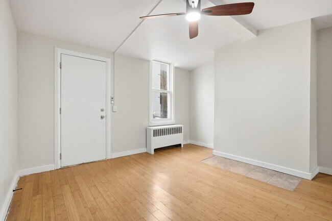 Foto del edificio - **Private Bloomfield 2BR Retreat – Walk to Liberty Ave, Steps from It All (15224)**