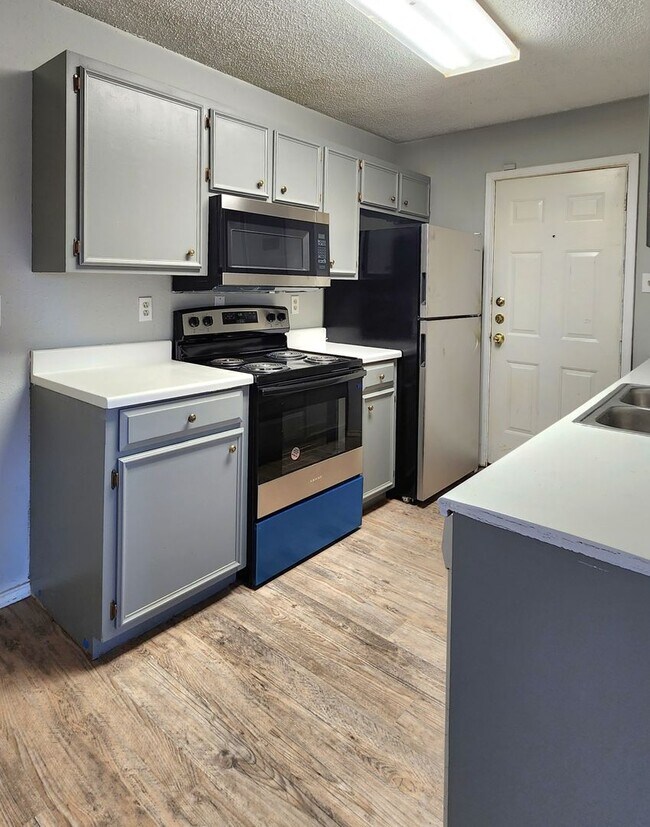 Foto del edificio - MOVE IN SPECIAL - 50% OFF 1ST MONTHS RENT ...