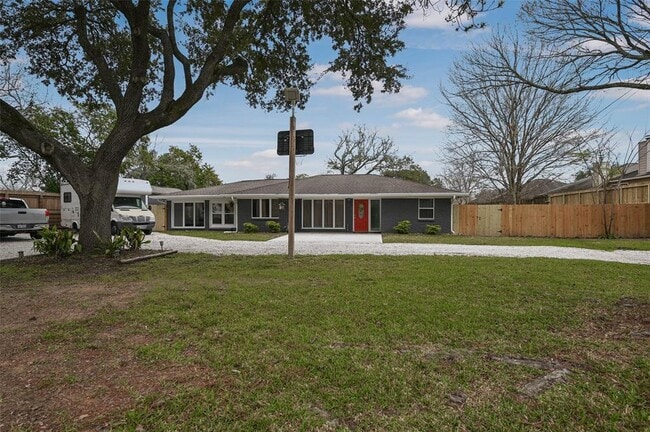 Building Photo - 206 Texas Ave