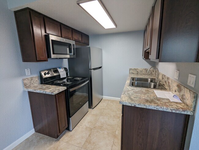 Building Photo - 3639 Bellinger Ct