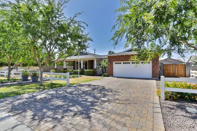 Foto del edificio - 1505 W Orangewood Ave