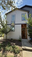 Building Photo - 2585 SE 13th Ave