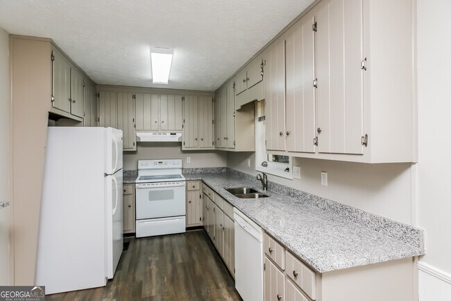 Building Photo - 185 Heritage Way