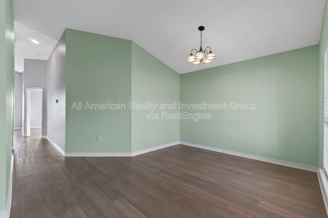 Building Photo - 742 Saltair Ln