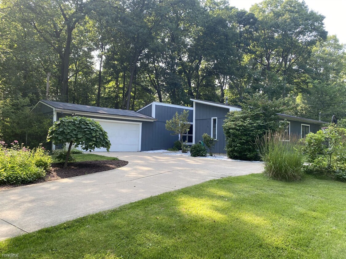 Primary Photo - 4 br, 2.5 bath House - 310 Kendry