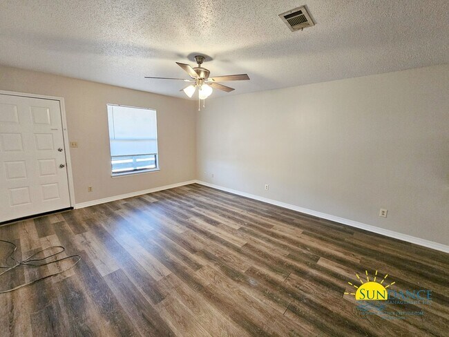 Building Photo - Nice 2 Bedroom Unit in Fort Walton Beach