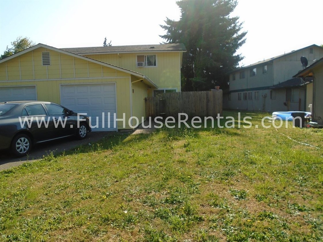 Primary Photo - 920 N Cloverleaf Loop