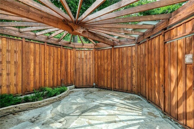 Foto del edificio - 815 E 31st St