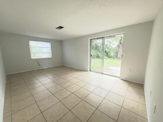 Foto del edificio - 6916 Brentford Rd