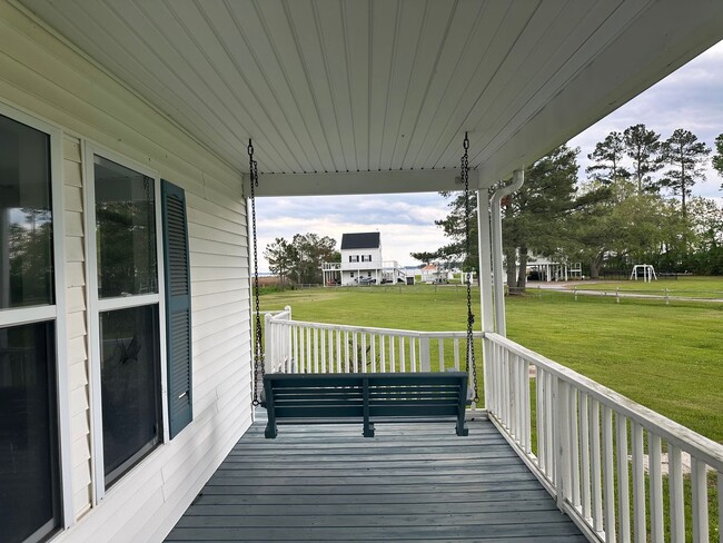 Building Photo - Waterfront Home in Schooner Point