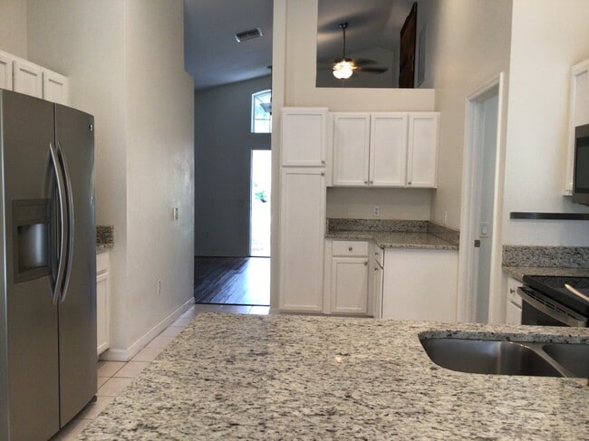 Building Photo - 715 Somerstone Dr