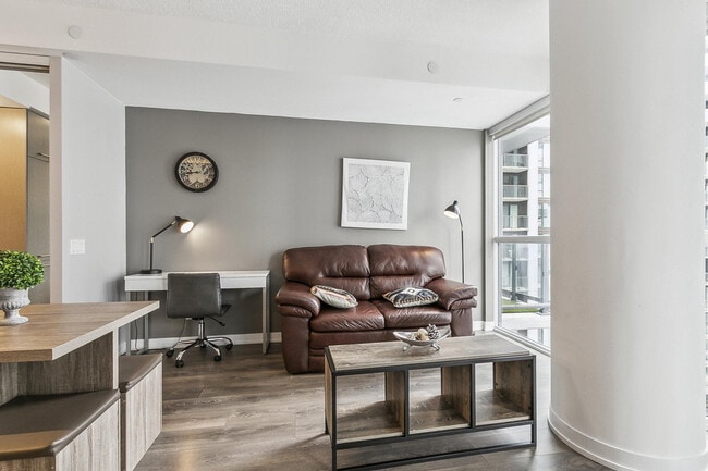 Building Photo - 93 Peter St