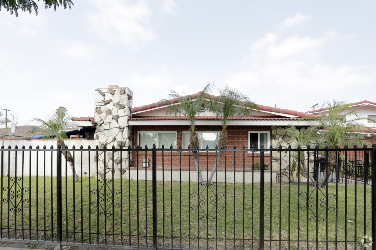 Foto del edificio - Evergreen Apartments