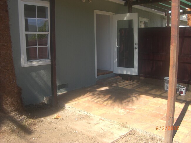 Acceso privado al patio - 1631 Michigan Ave