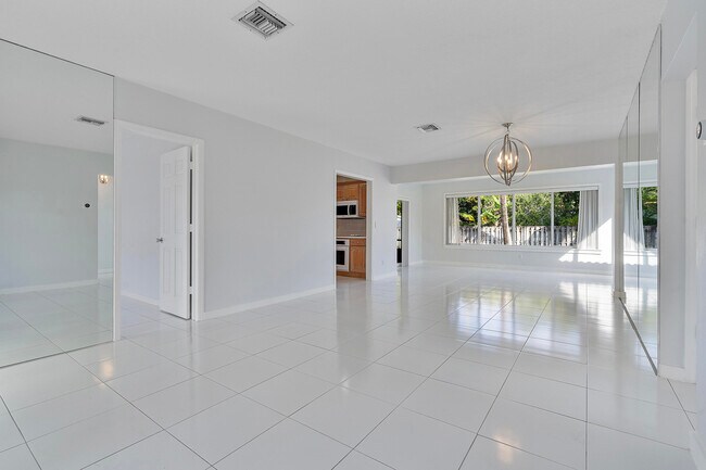 Foto del edificio - 2475 NE 214th St