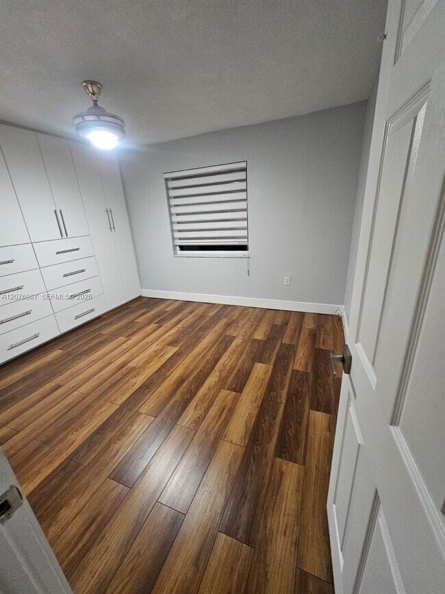 Foto del edificio - 6095 W 19th Ave