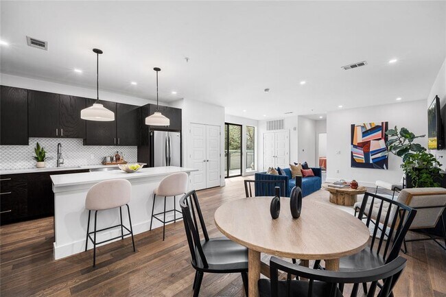 Foto del edificio - 1615 E 7th St