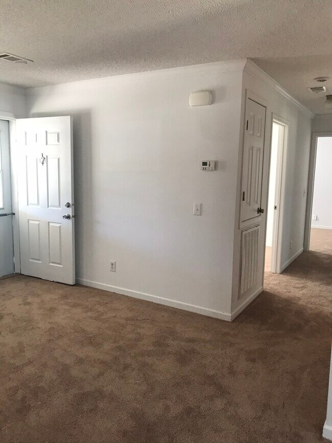 Building Photo - 3 bedroom 2 bath Oak Grove