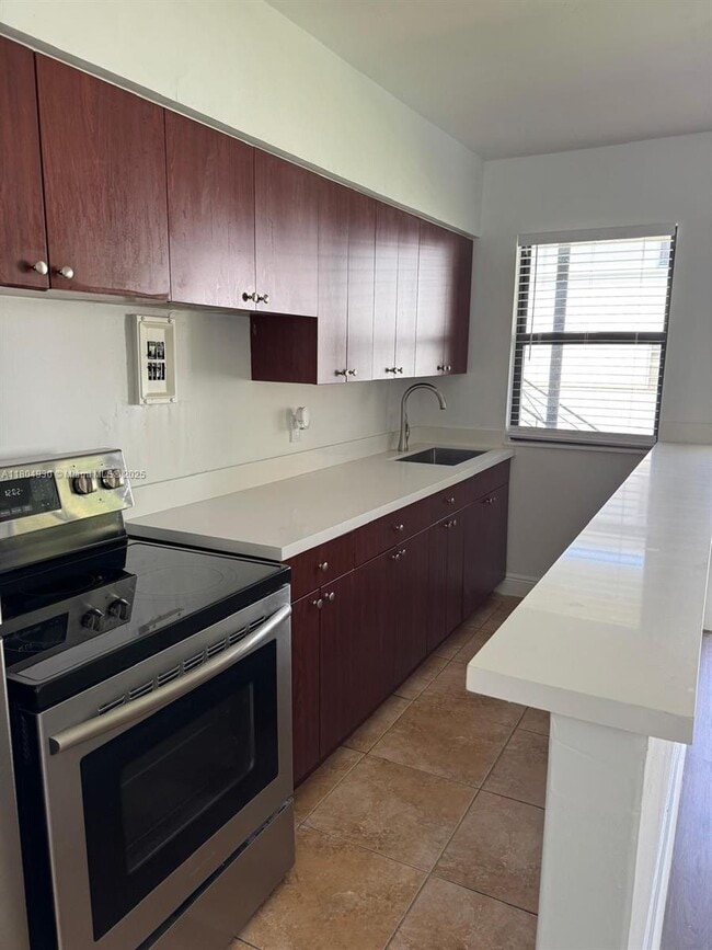 Foto del edificio - 505 NE 82nd St