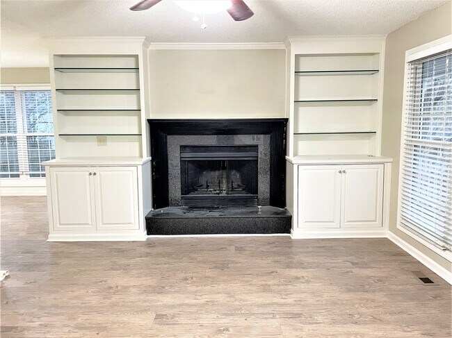 Building Photo - 2300 Loren Springs Ct SW