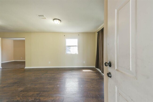 Building Photo - 5028 Briscoe St