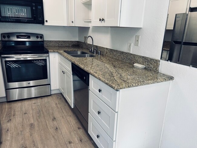 Building Photo - 4070 Porte La Paz