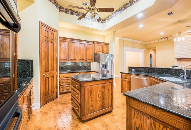 Building Photo - 5501 Equestrian Dr