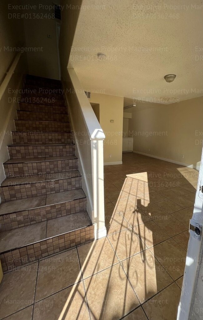Foto del edificio - 2 bedroom, 1.5 bathroom townhouse.