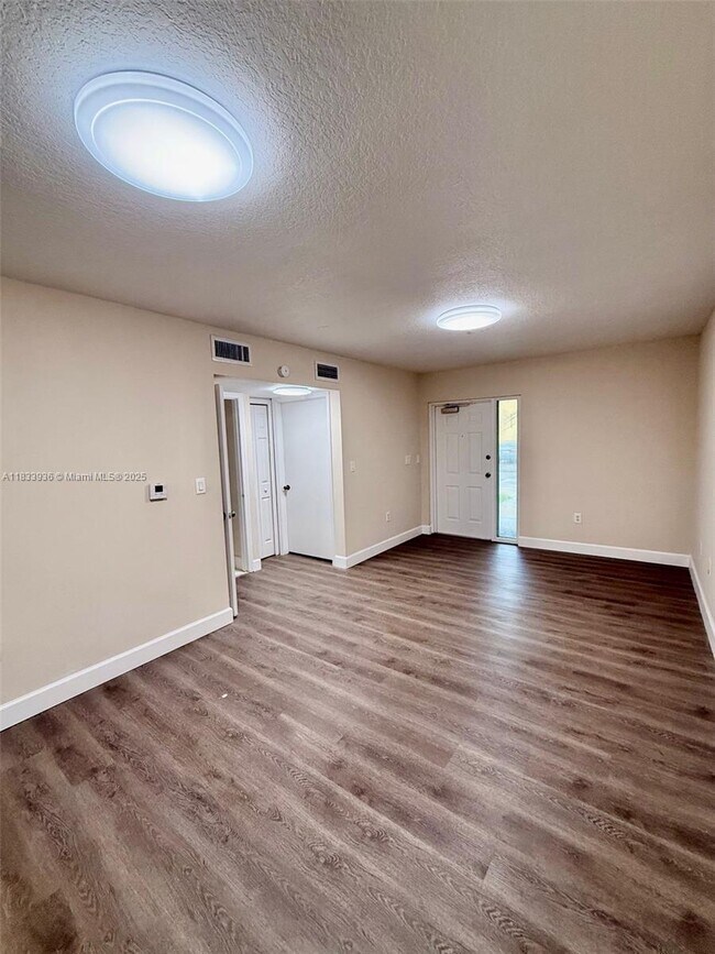 Foto del edificio - 920 NE 33rd Terrace