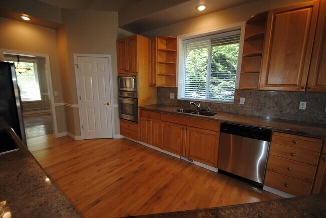 Building Photo - 1608 9th Ct NW