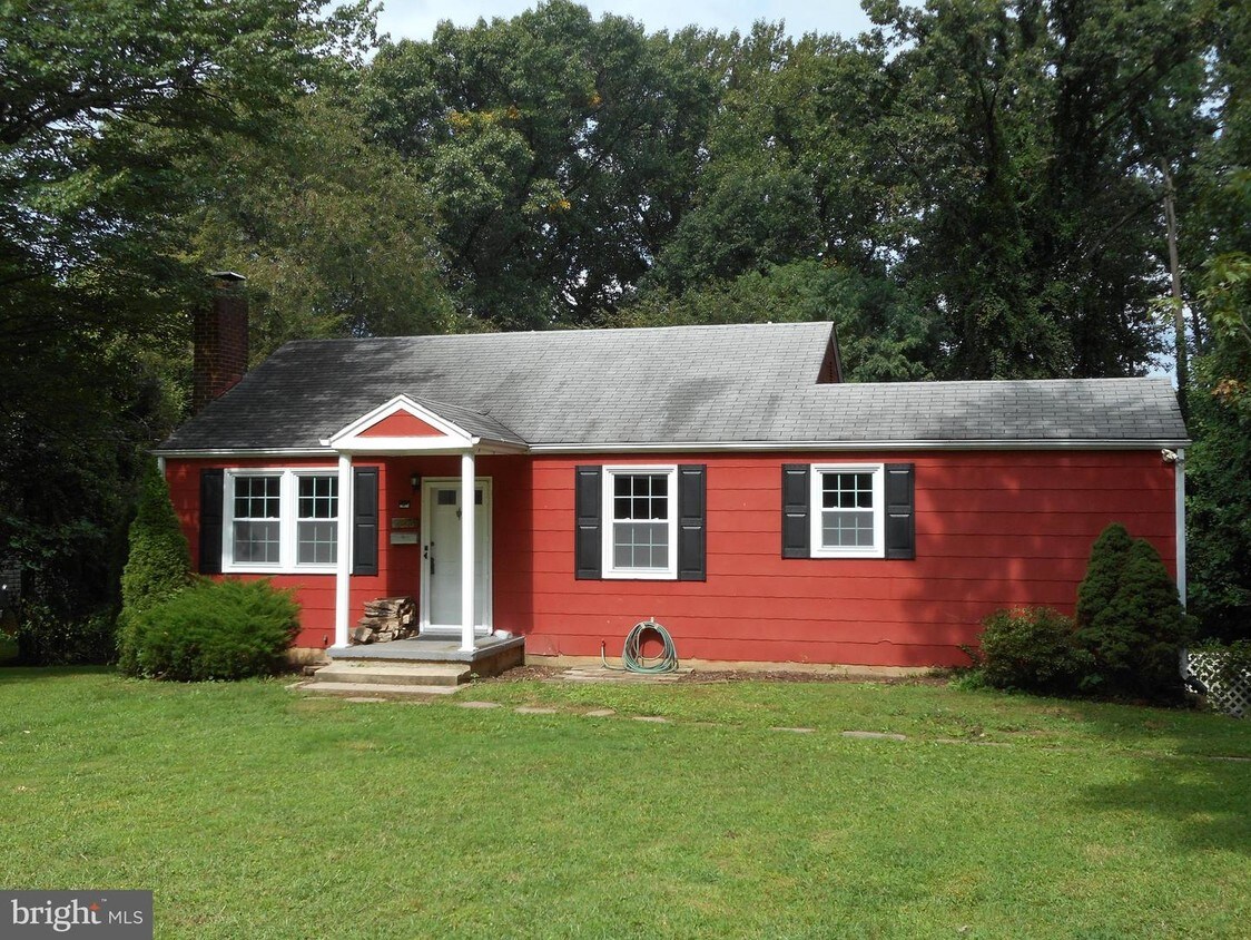 Primary Photo - 7826 Ridgewood Dr