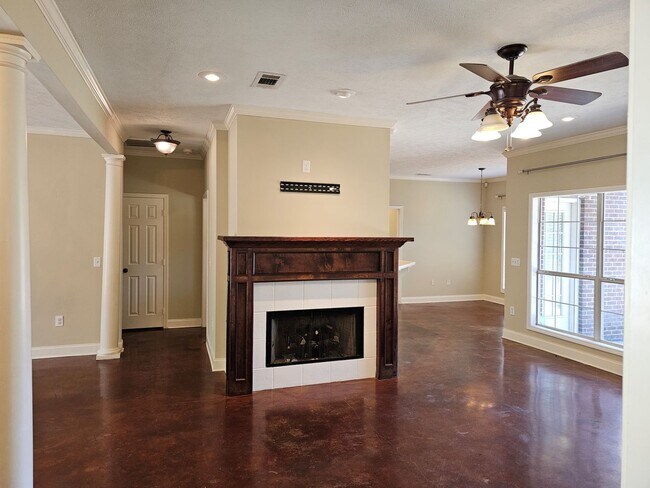 Foto del edificio - 132 Middlefield Dr