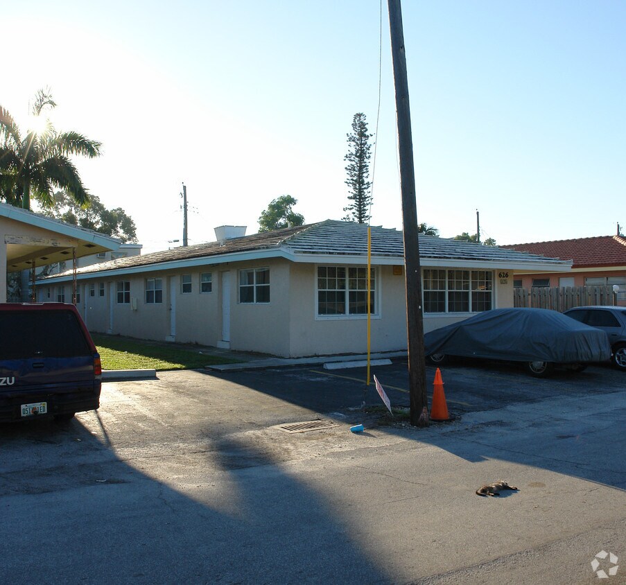 Building Photo - 626 NE 4th Ave