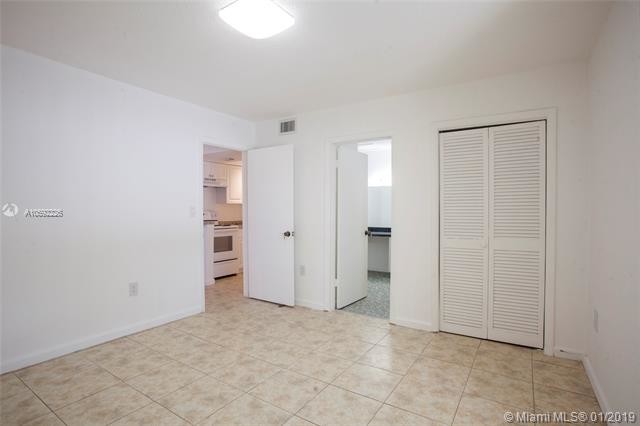 Foto del edificio - 2379 NE 172nd St