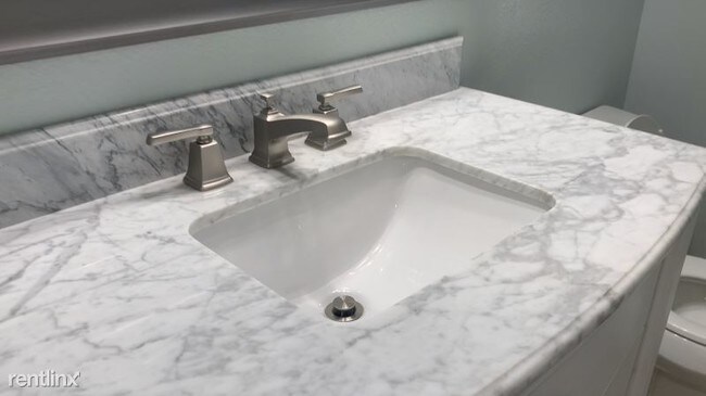 Foto del edificio - 3 br, 2.5 bath Townhome - 2017 Sussex Ln