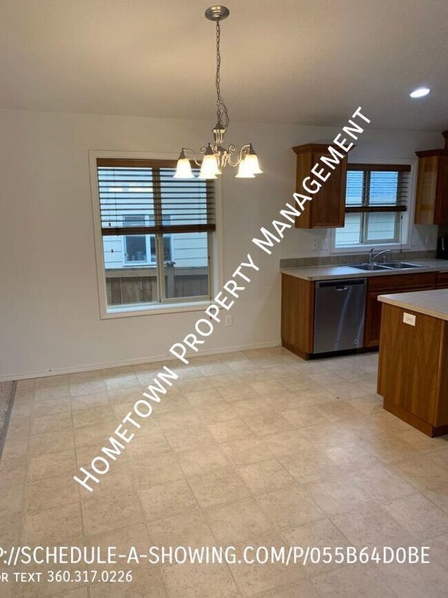 Building Photo - 4 Bedroom Rambler - Available NOW!