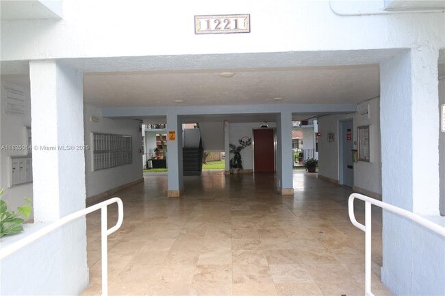 Foto del edificio - 1221 SW 122nd Ave