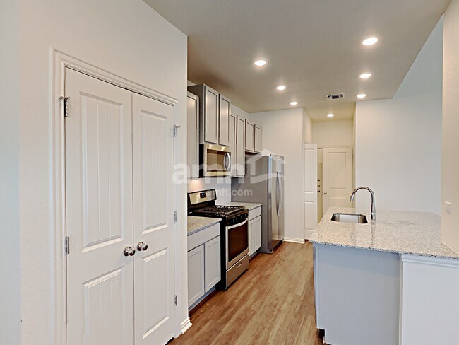 Building Photo - 2709 Wolfcreek