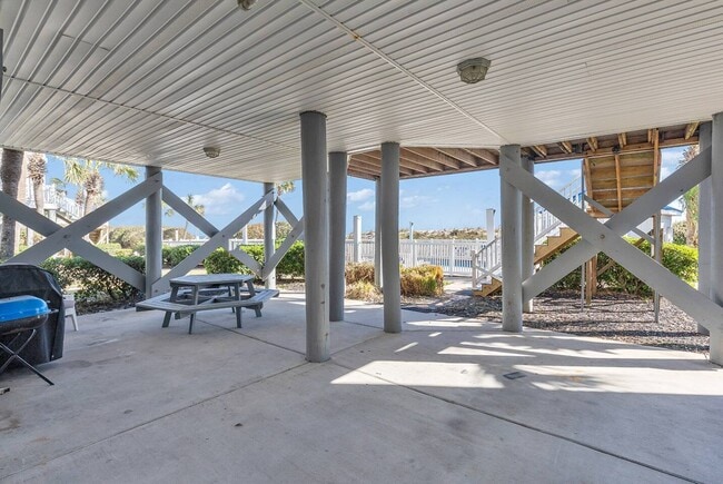 Building Photo - 1418 N Waccamaw Dr