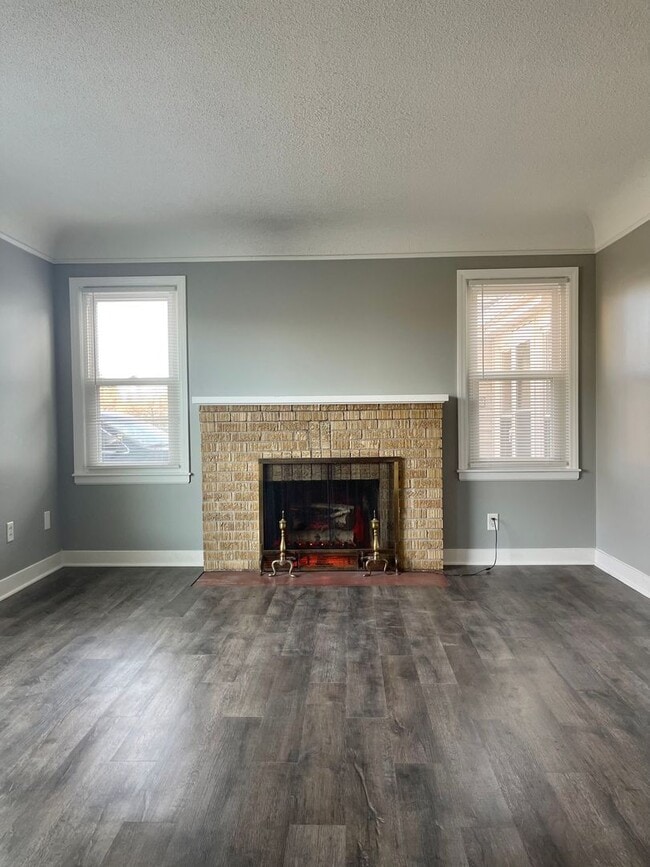 Building Photo - 505 W 70th St