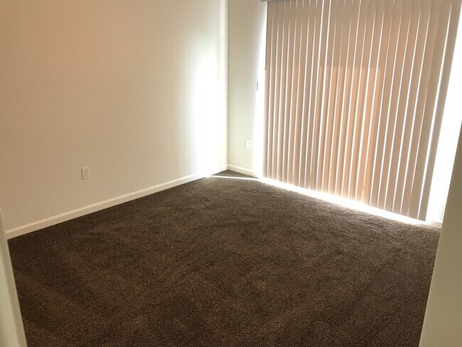 Foto del edificio - 3099 Bright St