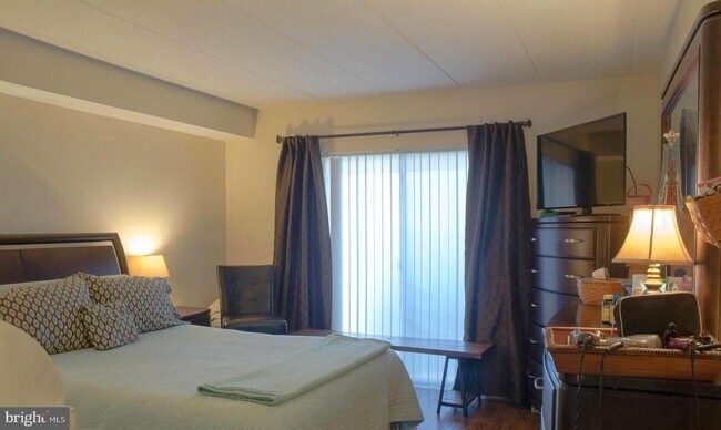Foto del edificio - 1400 Greendale Ct