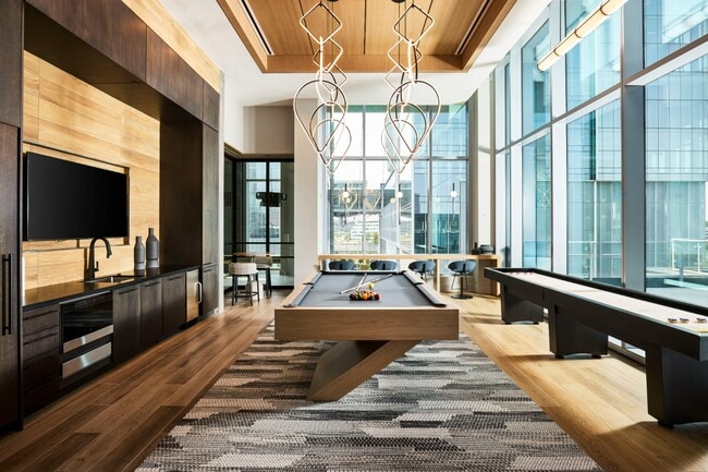 Building Photo - Skymark