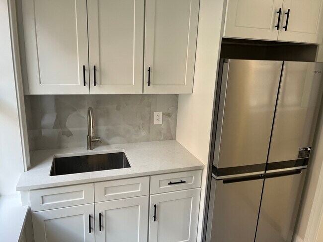 Foto del edificio - 4048 Hampton St